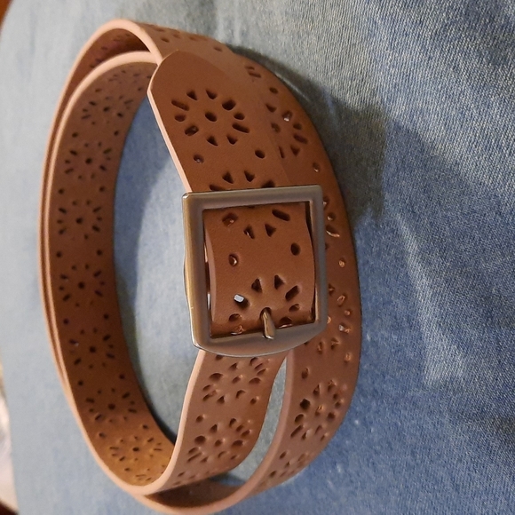 Accessories - Light Tan flower hole punch boho style hippie 90's vintage sz M/L